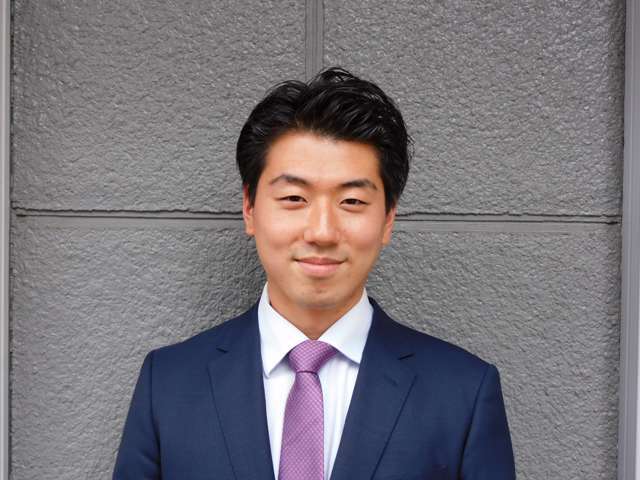 セールスアドバイザー　清藤　達也（セイトウ　タツヤ）と申します。この度は弊社取扱い車両をご覧頂き誠に有難う御座います。お問い合わせご来店心よりお待ち申し上げております