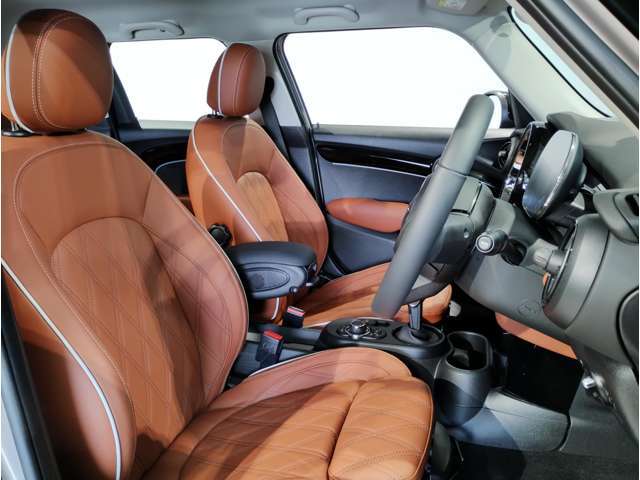 こちらのMINI認定中古車は整備・保証付きでございます。納車前整備費用はお見積書内に別途追加計上する事はございません。認定中古車整備・保証付きのお支払総額でお見積りご確認の上、他店とお比べください！！