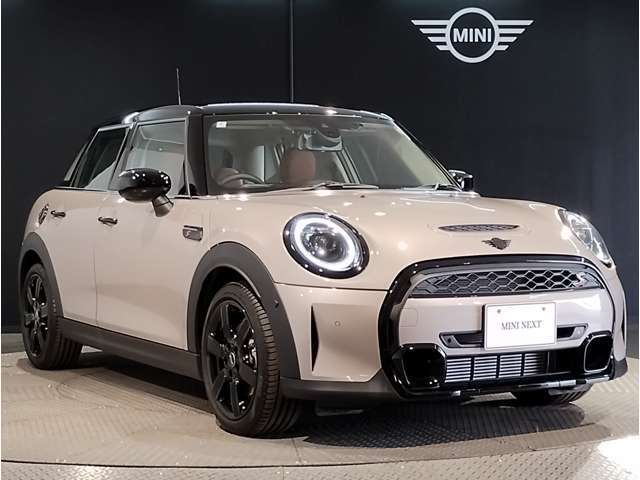 MINI認定中古車は第三者品質評価制度も採用しております。AIS方式による車両品質評価制度も導入し公平な車両コンデション評価を行うことにより車両品質の透明性を高めると同時に更なる信頼と安心をお届けします