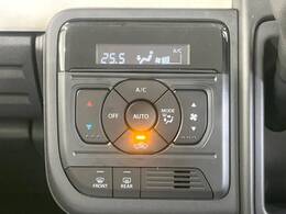 【オートエアコン】一度お好みの温度に設定すれば、車内の温度を検知し風量や温度を自動で調整。暑い…寒い…と何度もスイッチ操作をする必要はありません。快適な車内空間には必須の機能ですね♪