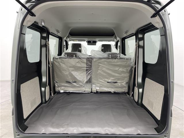 【トランク】積み込みやすくて、たっぷり積める荷室です。シートアレンジできるものは、乗車人数と荷物の量や大きさによってシートを動かすことができるので、より快適なドライブが可能です！