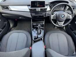 国道1号線に沿い横浜市営地下鉄「三ッ沢上町駅」から徒歩約10分。 BMW Premium Selection 横浜三ッ沢店 / 〒240-0062神奈川県横浜市保土ヶ谷区岡沢町322-3 / TEL：045-612-8488