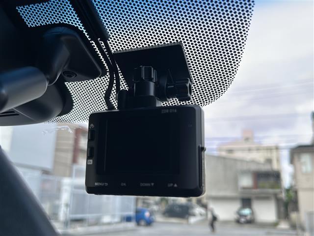 【　ドライブレコーダー　】運転中の記録を残します。事故などを起こした起こされた時の証拠を残します。