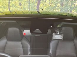 【トヨタセーフティセンス】走行中に前方の車両等を認識し、衝突しそうな時は警報とブレーキで衝突回避と被害軽減をアシスト。より安全にドライブをお楽しみいただけます。