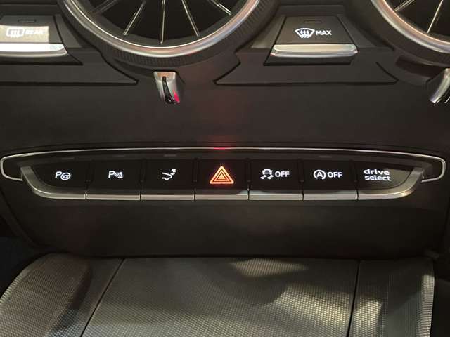 地域に密着した在庫展示を行なっております。その店舗でしか展示されないお車もございますので、お客様にとってお気に入りの店舗が見つかるかもしれません