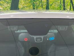 【アイサイトVer3】前方の車両等を検知し、衝突しそうな時は警報で注意を促し、ブレーキを踏む力をサポート。ブレーキを踏めなかった場合は衝突被害軽減ブレーキが作動、衝突回避をサポートします。