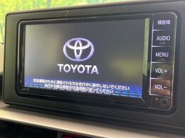 【純正ナビ】人気の純正ナビを装備しております。ナビの使いやすさはもちろん、オーディオ機能も充実！キャンプや旅行はもちろん、通勤や買い物など普段のドライブも楽しくなるはず♪