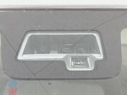 【スズキ　セーフティサポート】走行中に前方の車両等を認識し、衝突しそうな時は警報とブレーキで衝突回避と被害軽減をアシスト。より安全にドライブをお楽しみいただけます。