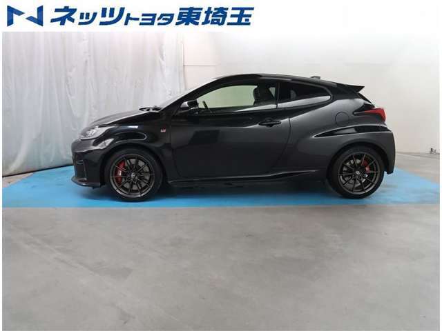 【サイド】GRヤリス専用の3ドア・ワイドボディ車両になります。