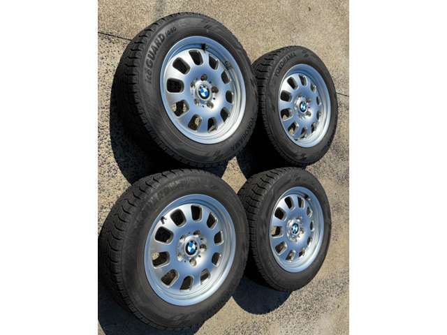 スタッドレスタイヤ付きですので冬も安心！！