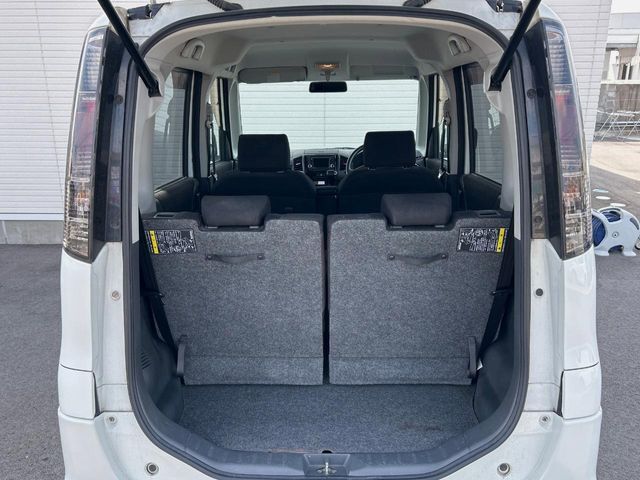 普段のお買い物や通勤、送迎等に十分な荷室スペースを確保しております。セカンドシートを倒すと、大きな荷物の積載も可能です♪