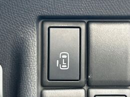 【パワースライドドア】スマートキーや運転席のスイッチでスライドドアの開閉が可能♪電動だから力を入れてドアを開ける必要が無く、小さいお子様でも、重い荷物を持っている時もラクに開け閉めできます♪