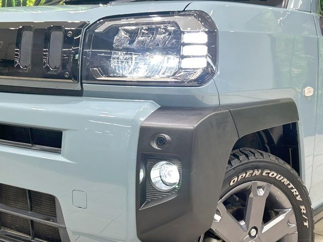 【LEDヘッドライト】悪天候や夜間走行時も良好な視界を確保し安心して運転できる高輝度LEDヘッドライトを装備！点灯速度が早く、消費電力も抑えられています。