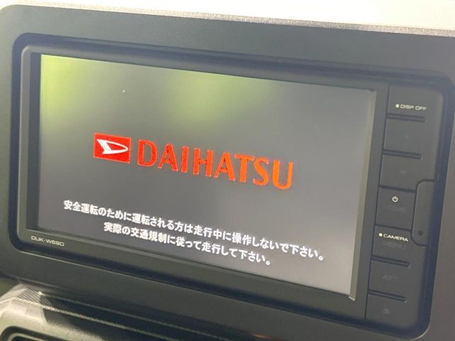 【ディスプレイオーディオ】お持ちのスマホやMP3プレイヤーとの無線接続で音楽再生が可能！コードで繋ぐわずらわしさも無く、手軽にお気に入りの音楽を楽しめます。