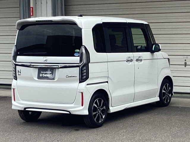 バックカメラで、バックでの車庫入れも安心です。