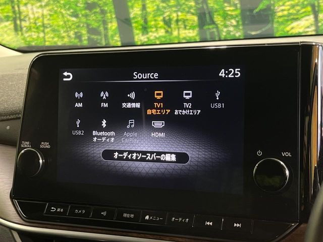 【純正9インチナビ】人気の純正ナビを装備しております。ナビの使いやすさはもちろん、オーディオ機能も充実！キャンプや旅行はもちろん、通勤や買い物など普段のドライブも楽しくなるはず♪