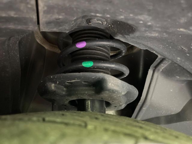 お車を安心してお乗りいただく為には、足回りの定期点検が欠かせません。サービスサポート（有償保証）では無料点検もご提供しており、安心のカーライフをお過ごしいただけるサポート体制が整っています。