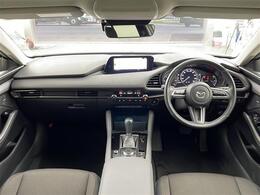 ・オートマチックハイビーム・ヘッドアップディスプレイ（HUD）・パワーシート（運転席）・シートメモリ（運転席）・シートヒーター（運転席＋助手席）・ステアリングヒーター