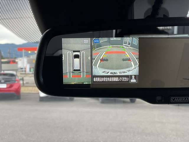 アラウンドビューモニター・バックモニター表示機能つきルームミラー。夜間走行時に便利な自動防眩機能付きです。