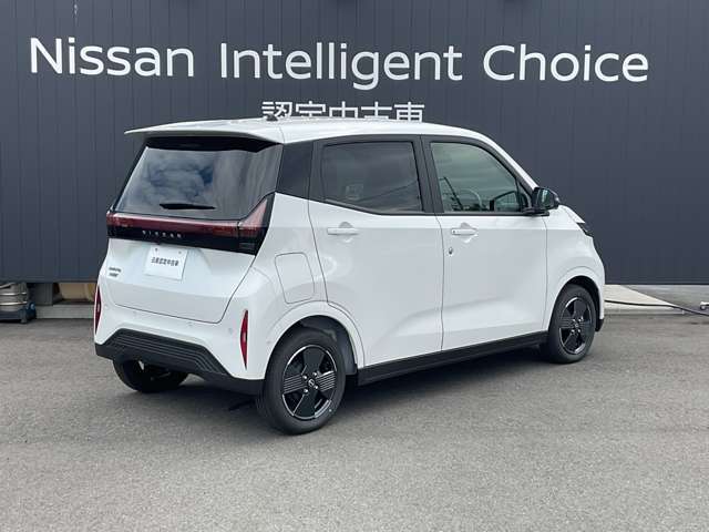 納車前に入念な点検整備をさせていただきます。もちろん全車走行距離無制限のワイド保証付きですので安心してお乗りいただけます。