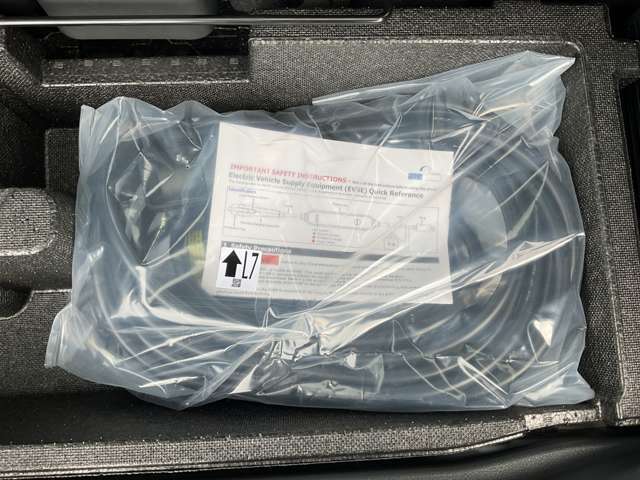 充電ケーブル装備