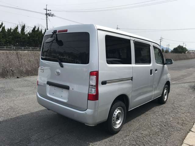 当社のアフターサービスですが、鈑金・塗装の自社工場をはじめ、自社の車検整備工場がございます。