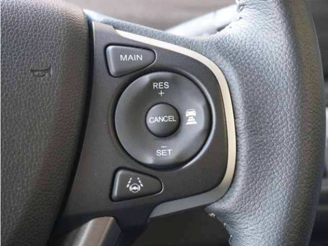 ◆アダプティブクルーズコントロール◆予め設定した車速内でクルマが自動的に加減速。前走車との適切な車間距離を維持しながら追従走行します。【LKAS】車線維持支援システムでステアリング操作を支援。