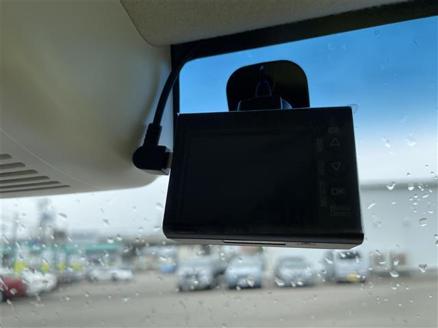 【ドライブレコーダー】映像・音声などの運転中の記録を残します。事故などを起こした起こされた時の証拠になりえますので、もしも時でも安心ですね。