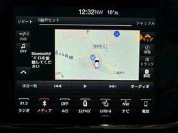 【メーカーオプションナビ】フルセグテレビやブルートゥース接続など多彩な機能を併せ持っており、インパネ周りがすっきりしてますね！