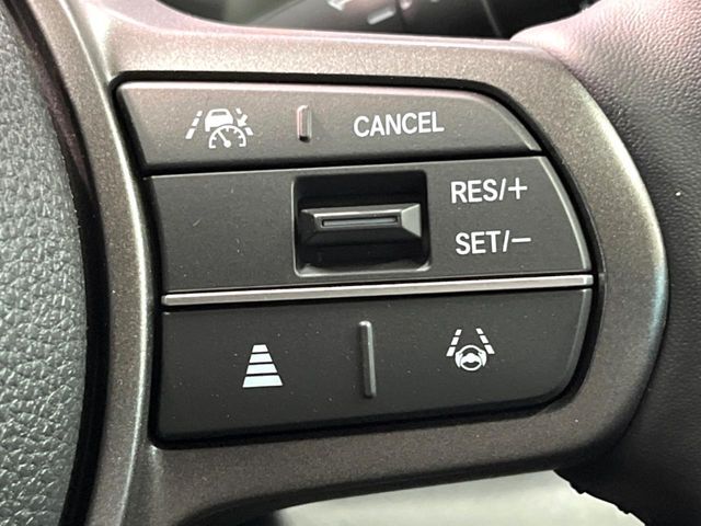 【アダプティブクルーズコントロール】高速道路での長距離走行が楽に！！自動で速度を保つクルーズコントロールが、衝突軽減システムと連携し、前方の車両を感知して車間を保つように速度調節してくれます！！