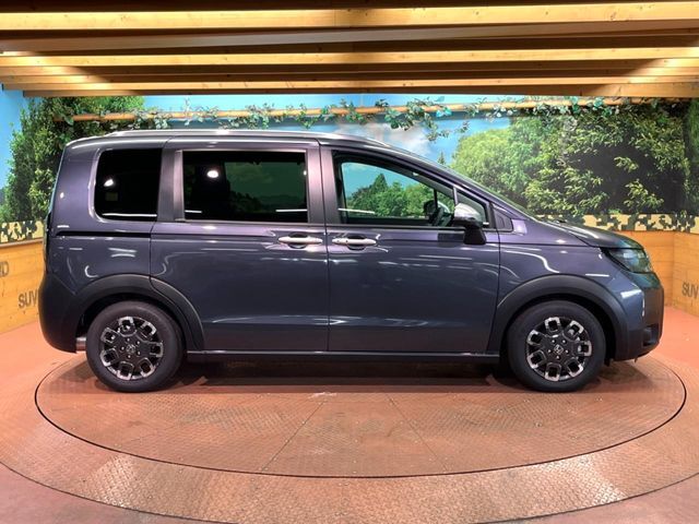大好評のボディコーティング「弾スプラッシュコート」もご納車までに施工可能。通常のガラスコートと異なる、耐久年数6年の無機質ガラスコーティングが、ボディをキレイな状態に保ってくれます。