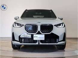 ☆BMWの代名詞とも言える【キドニーグリル】一目見ただけでBMW車であると認識できる確固たるアイコンとして存在感を放ちます☆