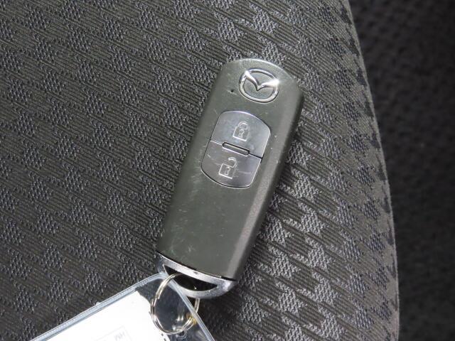 キーレスキーエントリーで車外からドアの開閉も楽チンですネ