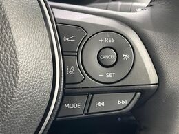 【レーダークルーズコントロール】高速道路での長距離走行が楽に！！自動で速度を保つクルーズコントロールが、衝突軽減システムと連携し、前方の車両を感知して車間を保つように速度調節してくれます！！
