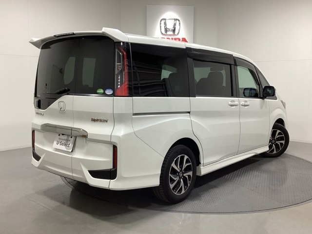 【Honda認定中古車 U-Select】　は3つの安心をお約束します。　1　Hondaのプロが整備した安心。 2　第三者機関がチェックした安心。　3　購入後もHondaが保証する安心。