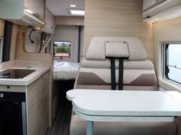 乗車定員4名　就寝目安2名　日本全国ご納車可能です！お気軽にお問い合わせください☆