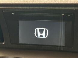 【メーカー純正ナビ】インテリアに溶け込むスタイリッシュな「専用設計」メーカーナビを装備♪視認性や操作性など基本性能にも優れ、より上質なカーライフをお楽しみいただけます。
