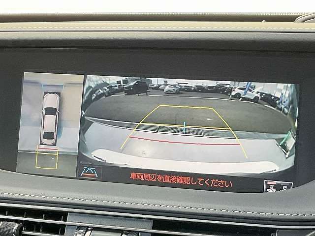 ■苦手な人が多い駐車場での車庫入れや狭い道でも大丈夫です/クルマの前後左右にカメラを設置してモニターで表示してくれるため、運転席から見えにくい場所を映し出してドライブをサポートします！