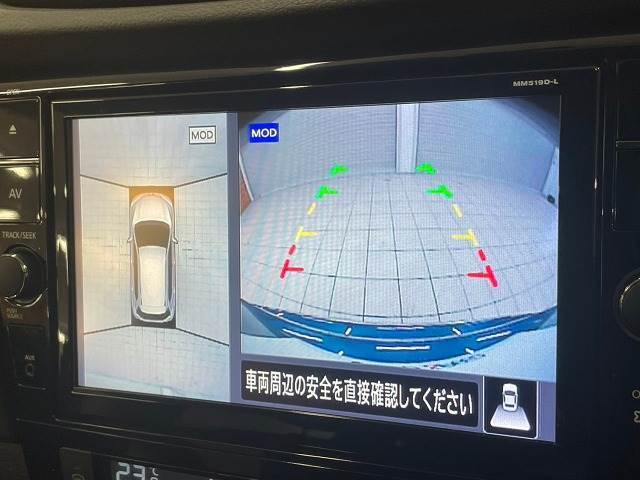 【アラウンドビューモニター】　クルマを上空から見下ろしているかのように、直感的に周囲の状況を把握できます。