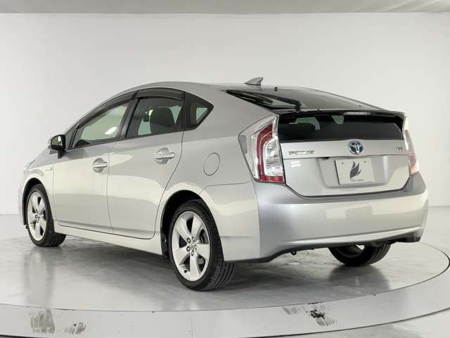 当店より車で2分！提携指定工場をご用意しております！国家資格保有の整備士が常駐、お客様の大切な愛車を丁寧に点検・整備致します。安心の整備パックも格安にて承っております。