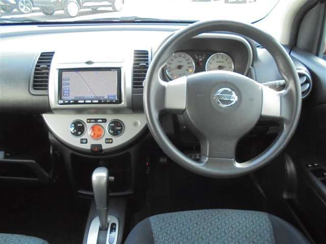 車内は専門業者によるルームクリーニング済でピカピカになっております！