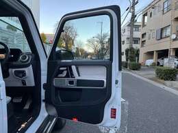 また、車両の高額買取査定を承ります。車両情報や写真を送信するだけで簡単査定となります。