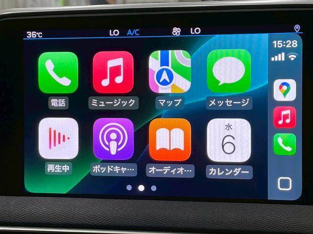 【純正ディスプレイオーディオ】です。ラジオ視聴やAppleCarPlay、Bluetooth等充実装備。