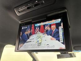 【後席モニター】後席でも大画面の映像を楽しめます！高市さんには自動車税の重課も廃止してもらいたいところです。