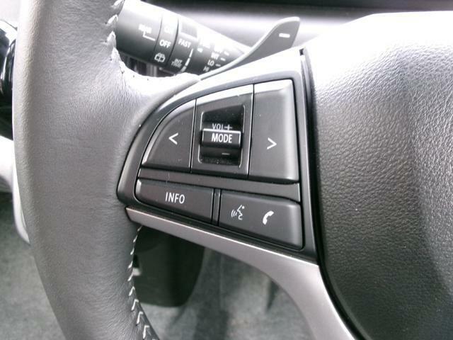 ステアリングオーディオスイッチがついているので、運転中でも音量調節等の操作らくらく♪