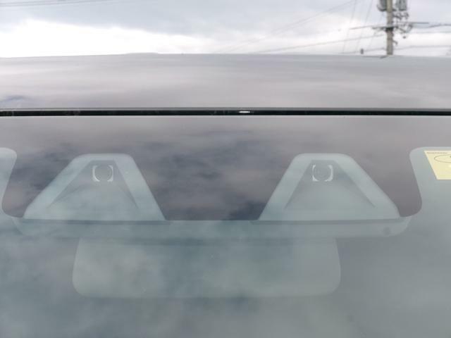 デュアルカメラブレーキサポート（DCBS）フロントガラス上部に設置されたステレオカメラで車輛前方の状況を感知し各種制御を行います。