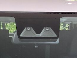 【スマートアシスト】走行中に前方の車両等を認識し、衝突しそうな時は警報とブレーキで衝突回避と被害軽減をアシスト。より安全にドライブをお楽しみいただけます。