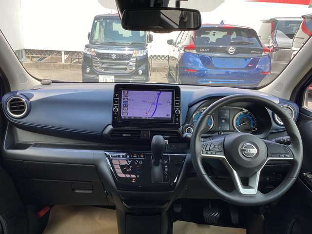 インパネ周りはこのように機能的にまとまっています。もちろんクリーニング済みで、室内もキレイです。