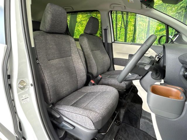 運転席シート廻りは使用感も少なく、良好な状態となっています。丁寧に使われていたことがよくわかりますね。