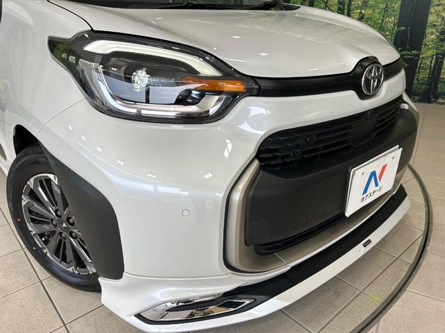 【LEDヘッドライト】悪天候や夜間走行時も良好な視界を確保し安心して運転できる高輝度LEDヘッドライトを装備！点灯速度が早く、消費電力も抑えられています。